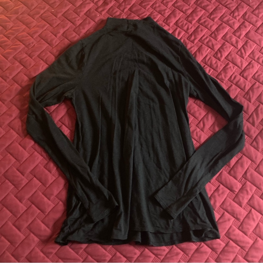 Express Mock-neck Keyhole Top - Picture 2 of 4